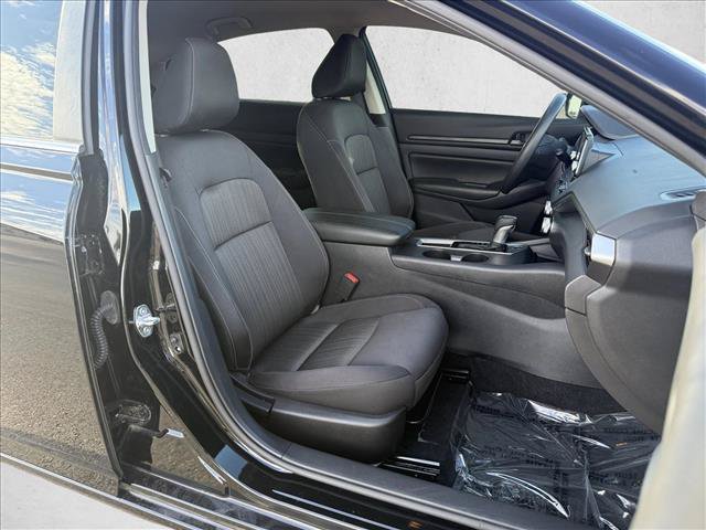 Used 2024 Nissan Altima 2.5 S FWD image 12