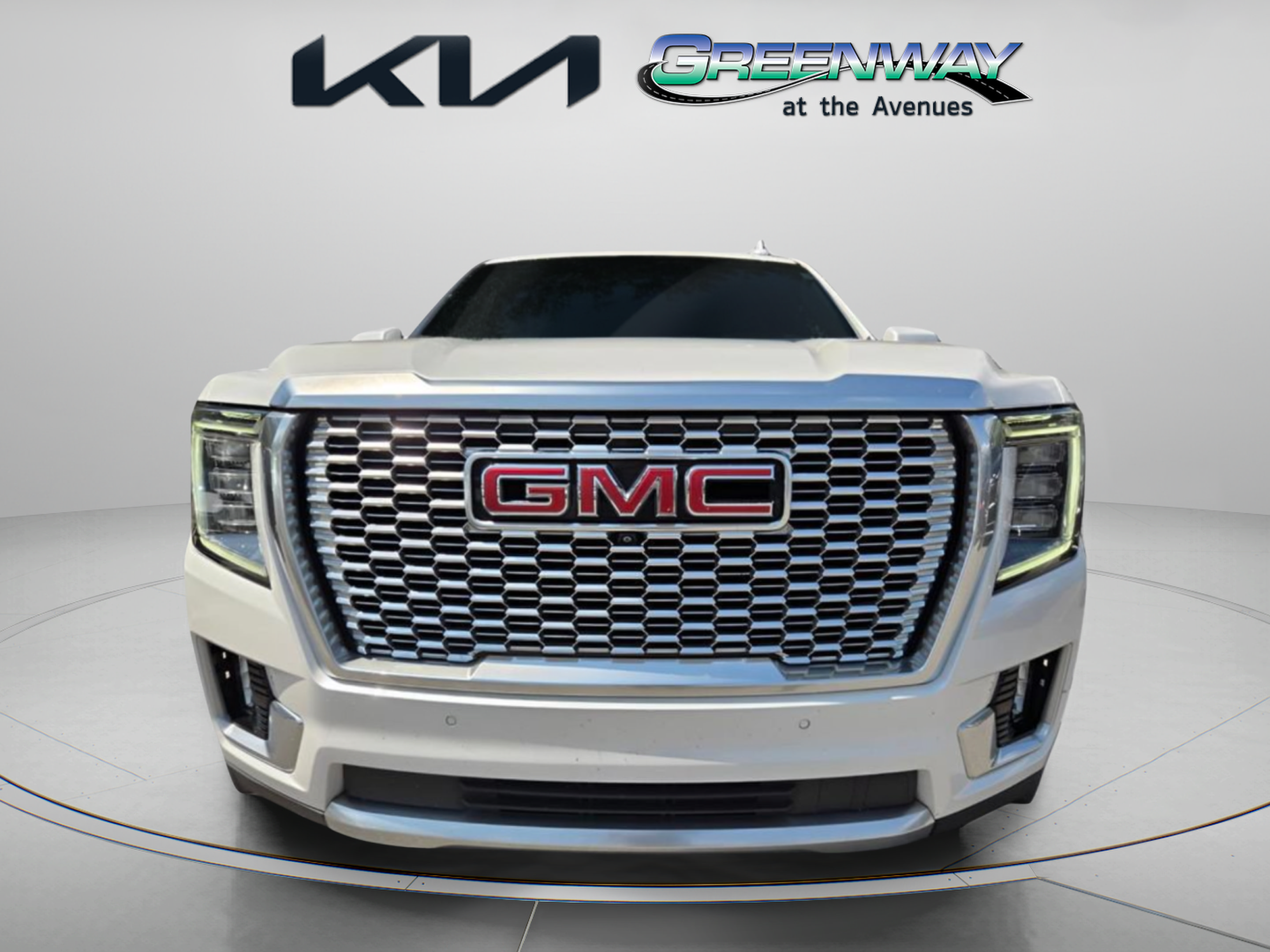 Used 2021 GMC Yukon XL Denali AWD/4WD image 2