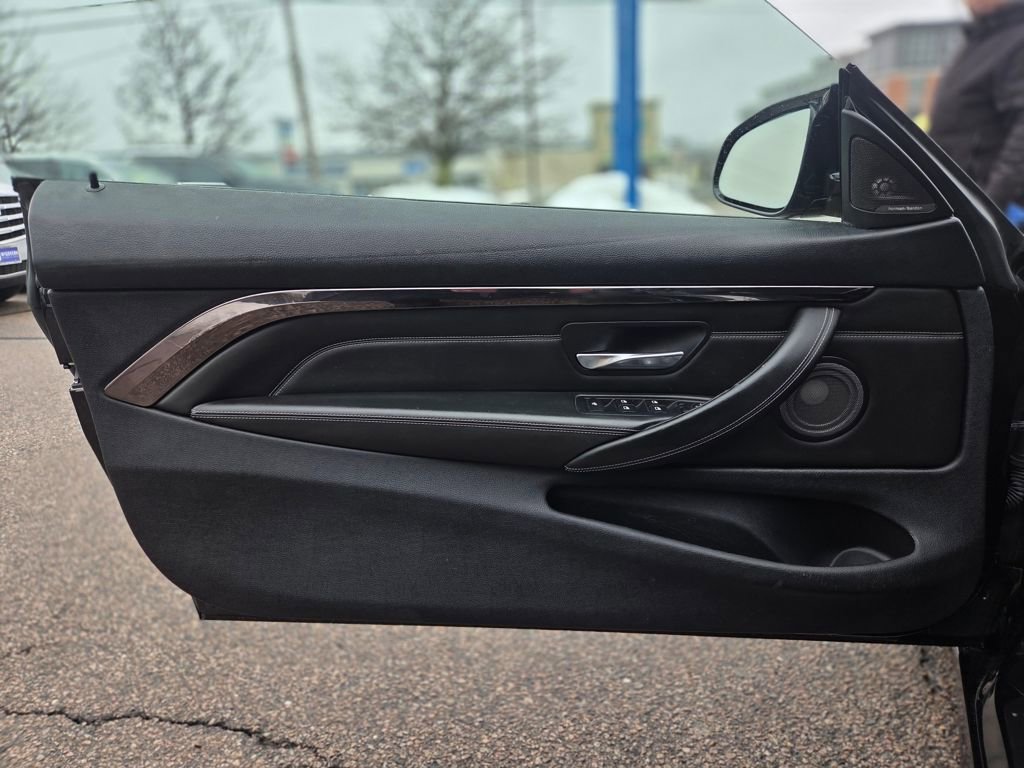 Used 2015 BMW M4 Convertible image 14