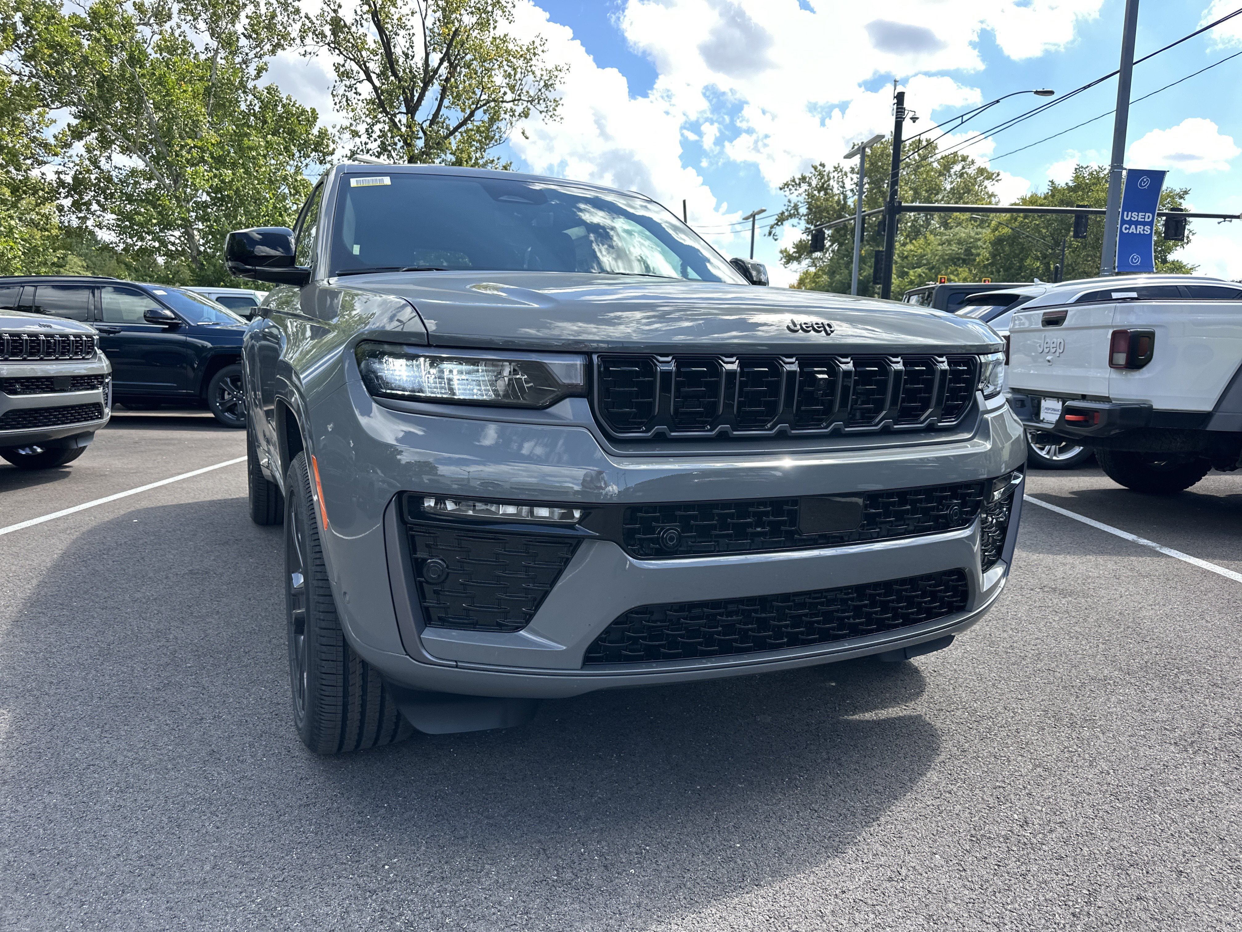 New 2027 Jeep Grand Cherokee Limited AWD/4WD image 20