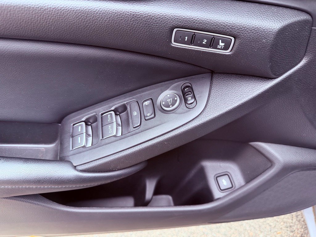 Used 2018 Honda Accord Touring image 19