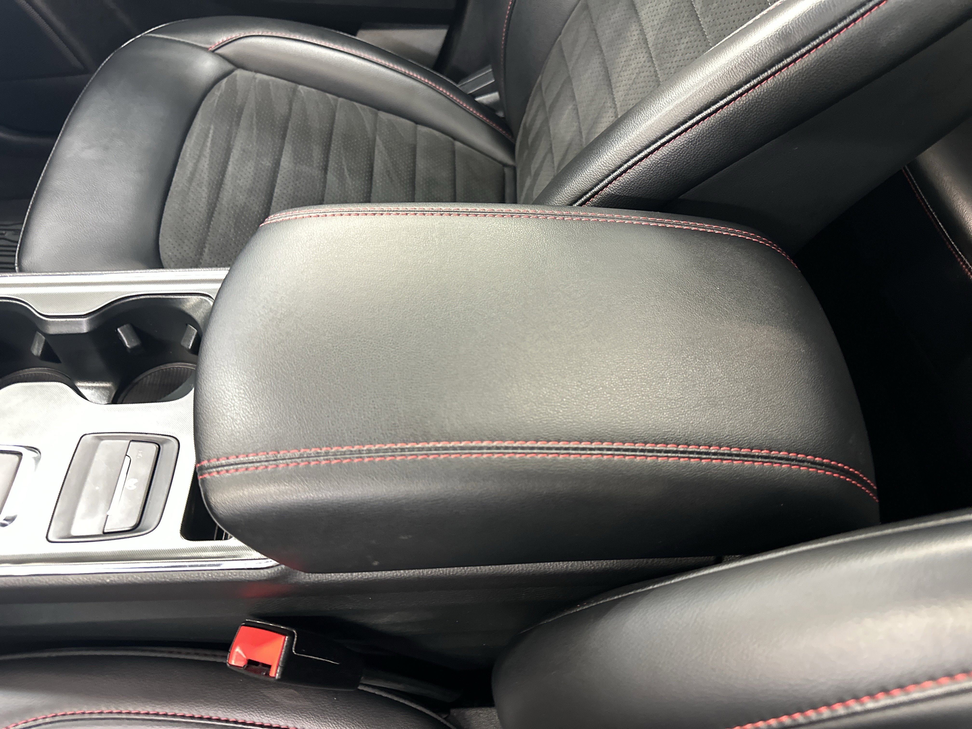 Used 2024 Ford Edge ST-Line image 30