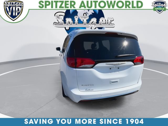 Used 2019 Chrysler Pacifica Touring-L Plus FWD image 8