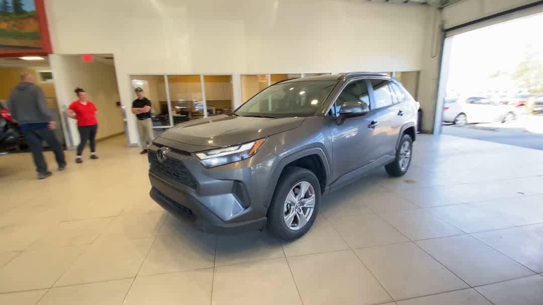 Used 2025 Toyota RAV4 XLE AWD/4WD image 4