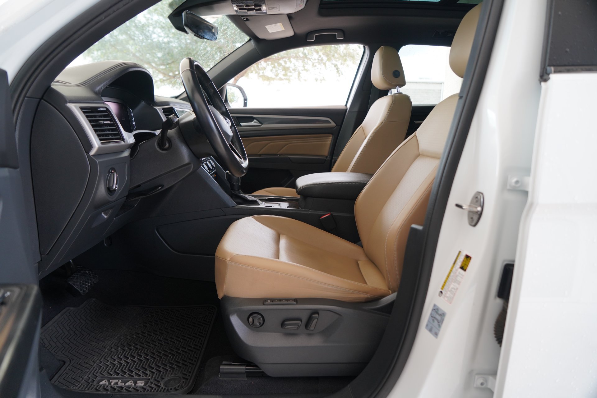 Used 2020 Volkswagen Atlas Cross Sport SEL w/ Cross Sport MDO Package FWD image 9