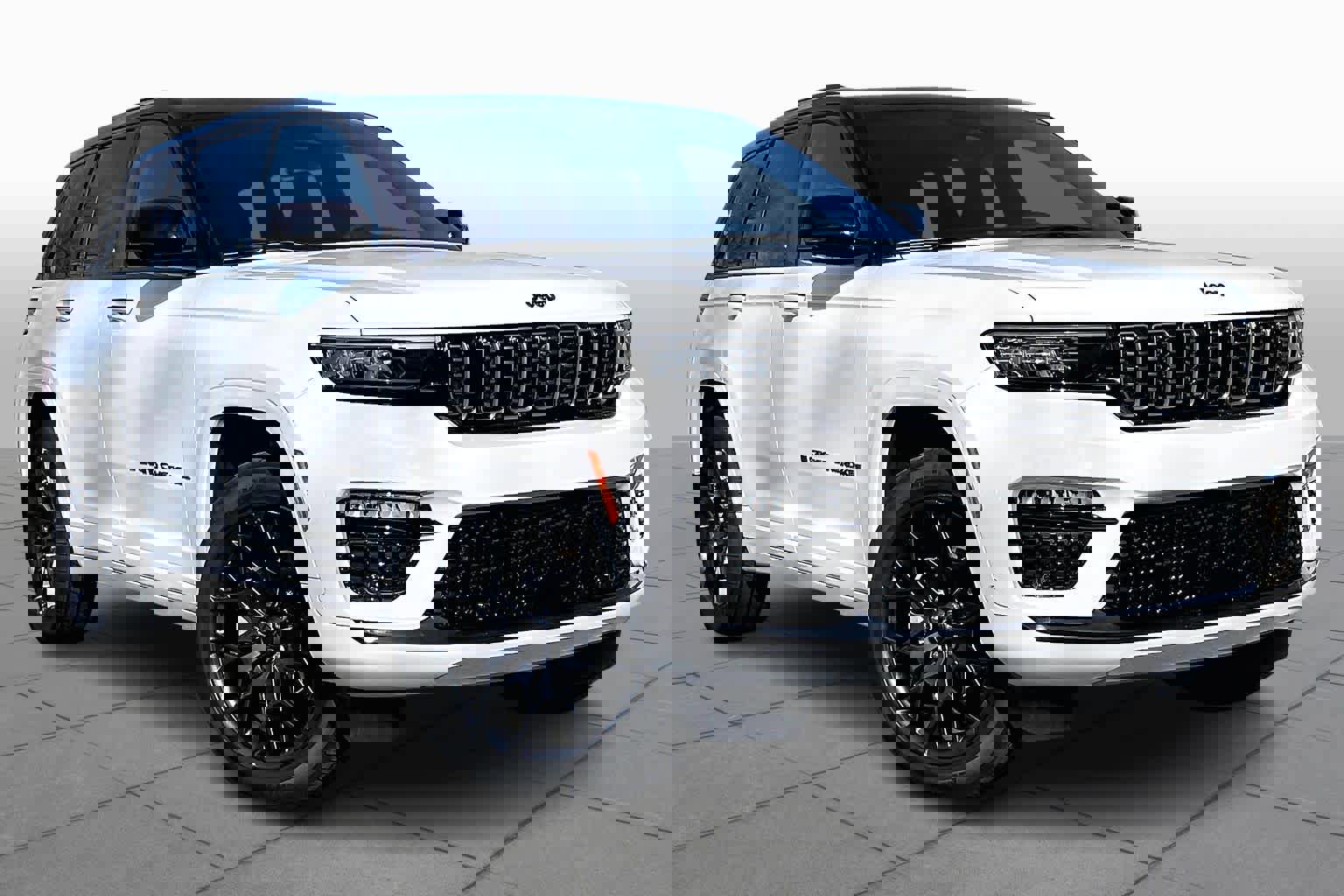 Used 2025 Jeep Grand Cherokee Summit w/ Obsidian Package image 2