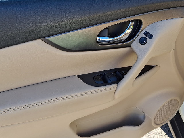 Used 2015 Nissan Rogue SV w/ SV Premium Package FWD image 11