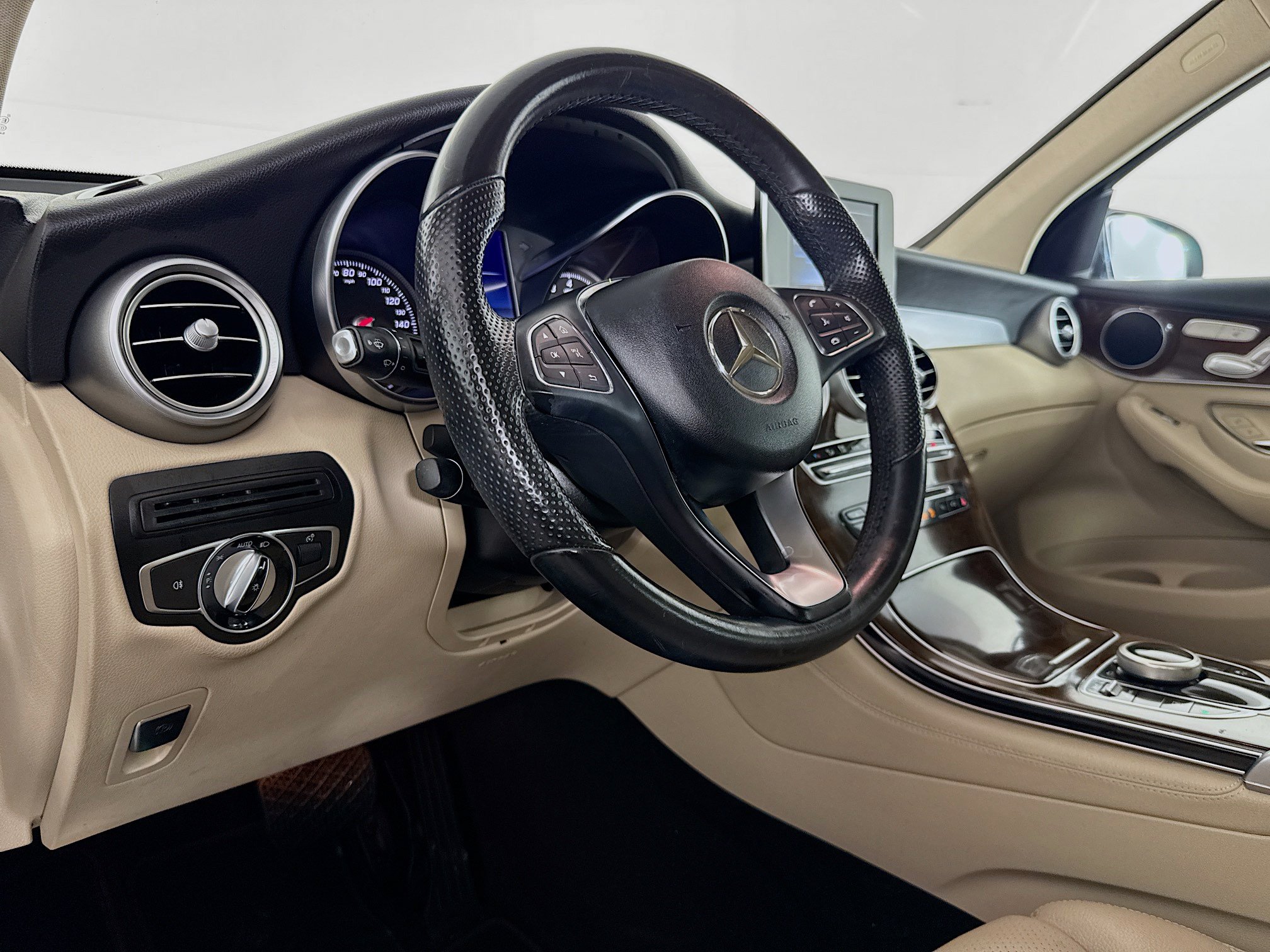 Used 2017 Mercedes-Benz GLC 300 w/ Premium 1 Package image 20