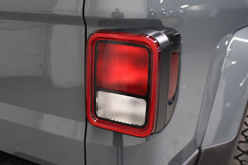 New 2025 Jeep Gladiator Sport image 39