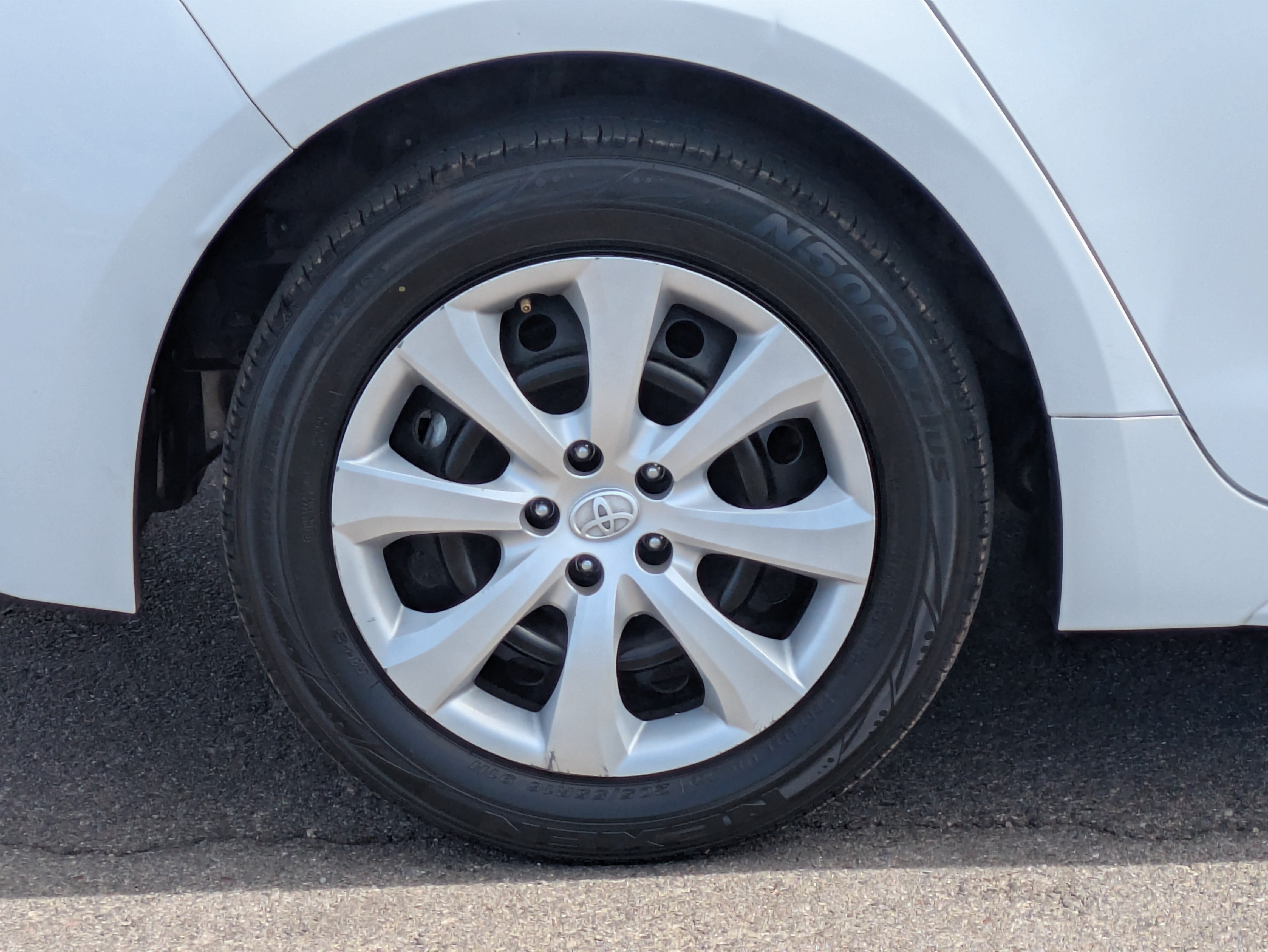 Used 2024 Toyota Corolla LE FWD image 9