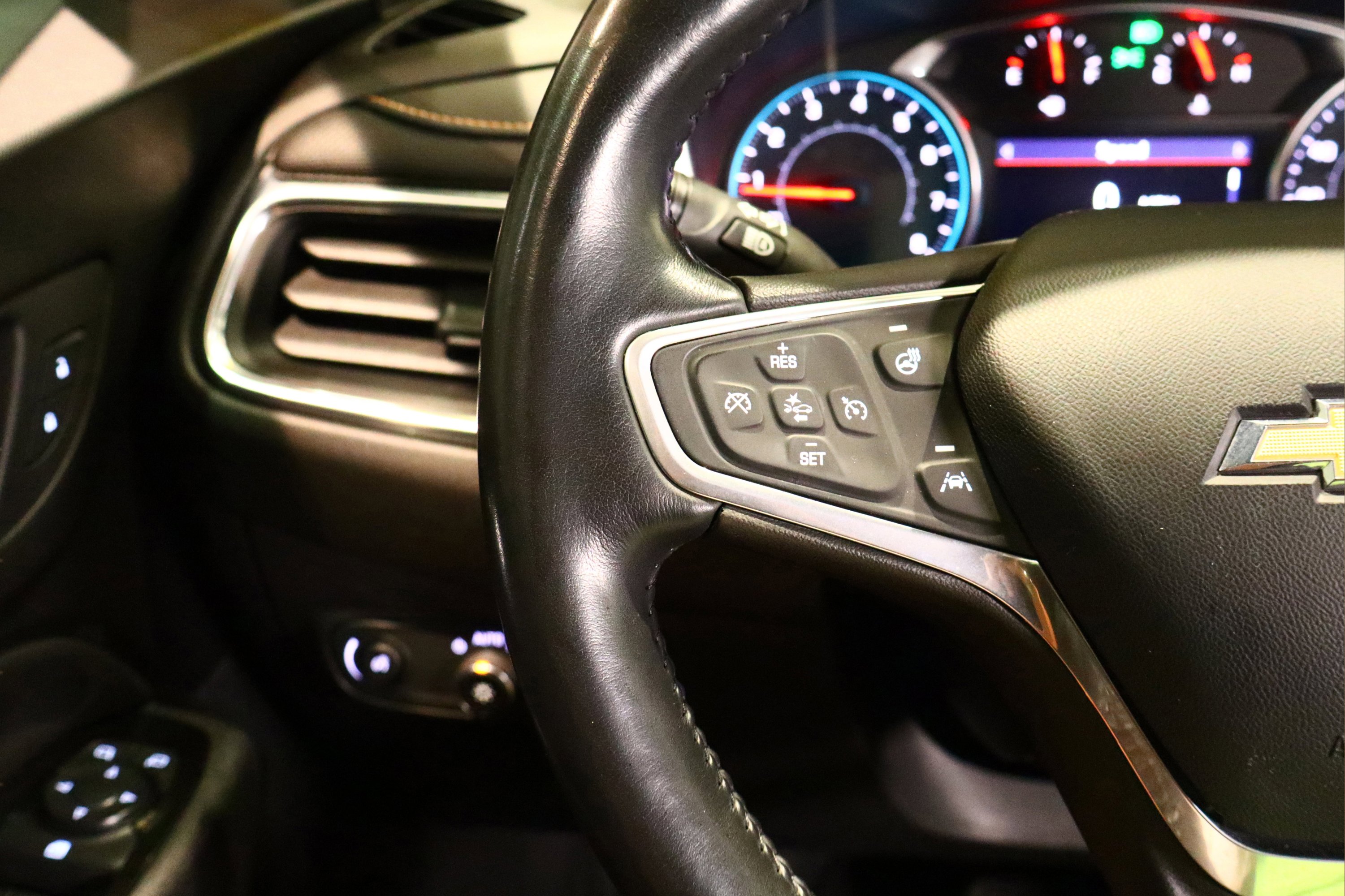 Used 2022 Chevrolet Equinox Premier image 11