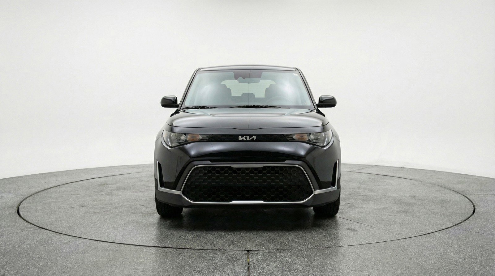 Used 2025 Kia Soul LX w/ LX Technology Package image 2