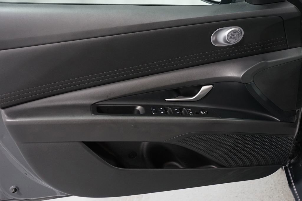 Used 2024 Hyundai Elantra SE image 26