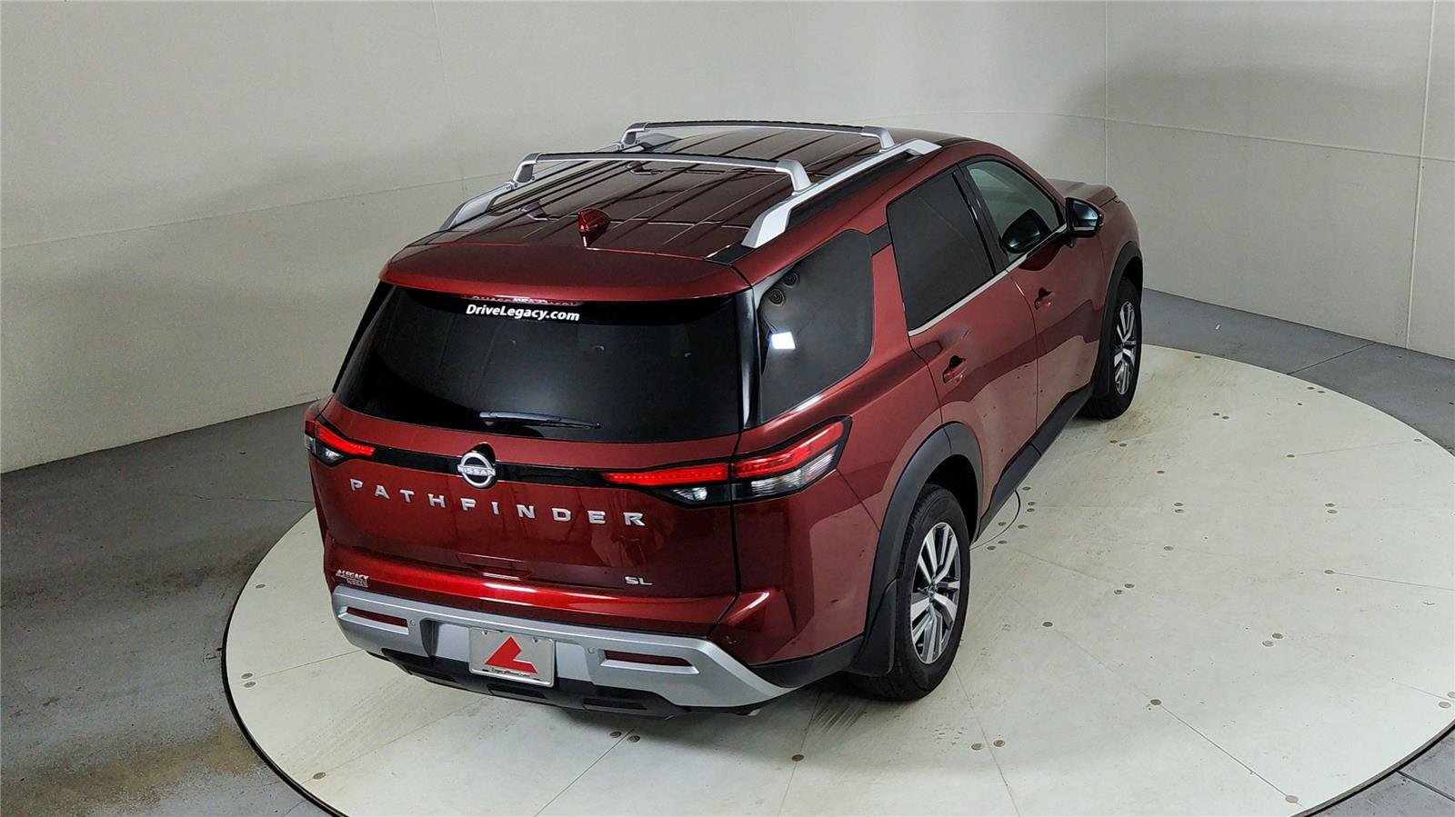 Used 2024 Nissan Pathfinder SL image 42