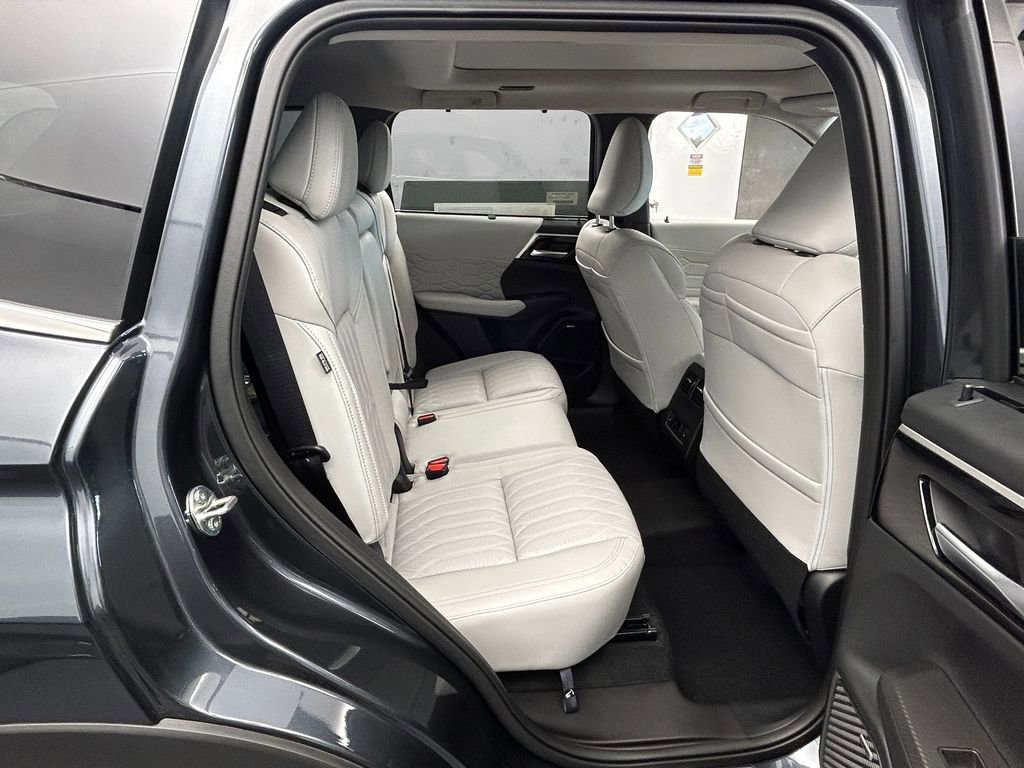 New 2026 Mitsubishi Outlander SEL FWD image 35
