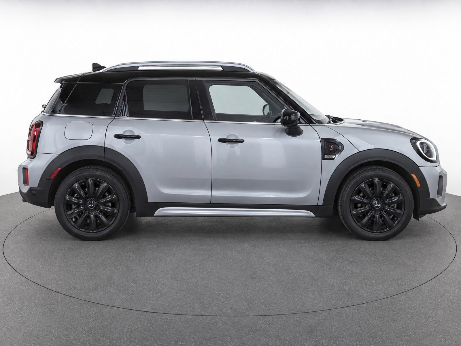 Used 2024 MINI Cooper Countryman S w/ Premium Package FWD image 4
