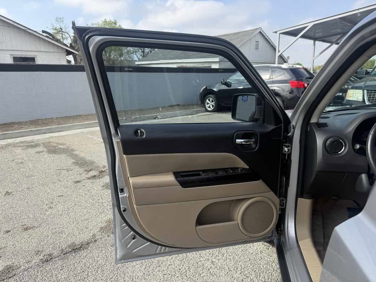 Used 2016 Jeep Patriot High Altitude image 7