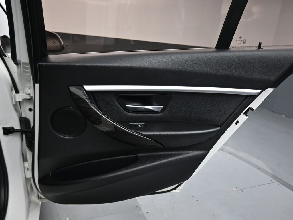 Used 2018 BMW 330e image 34