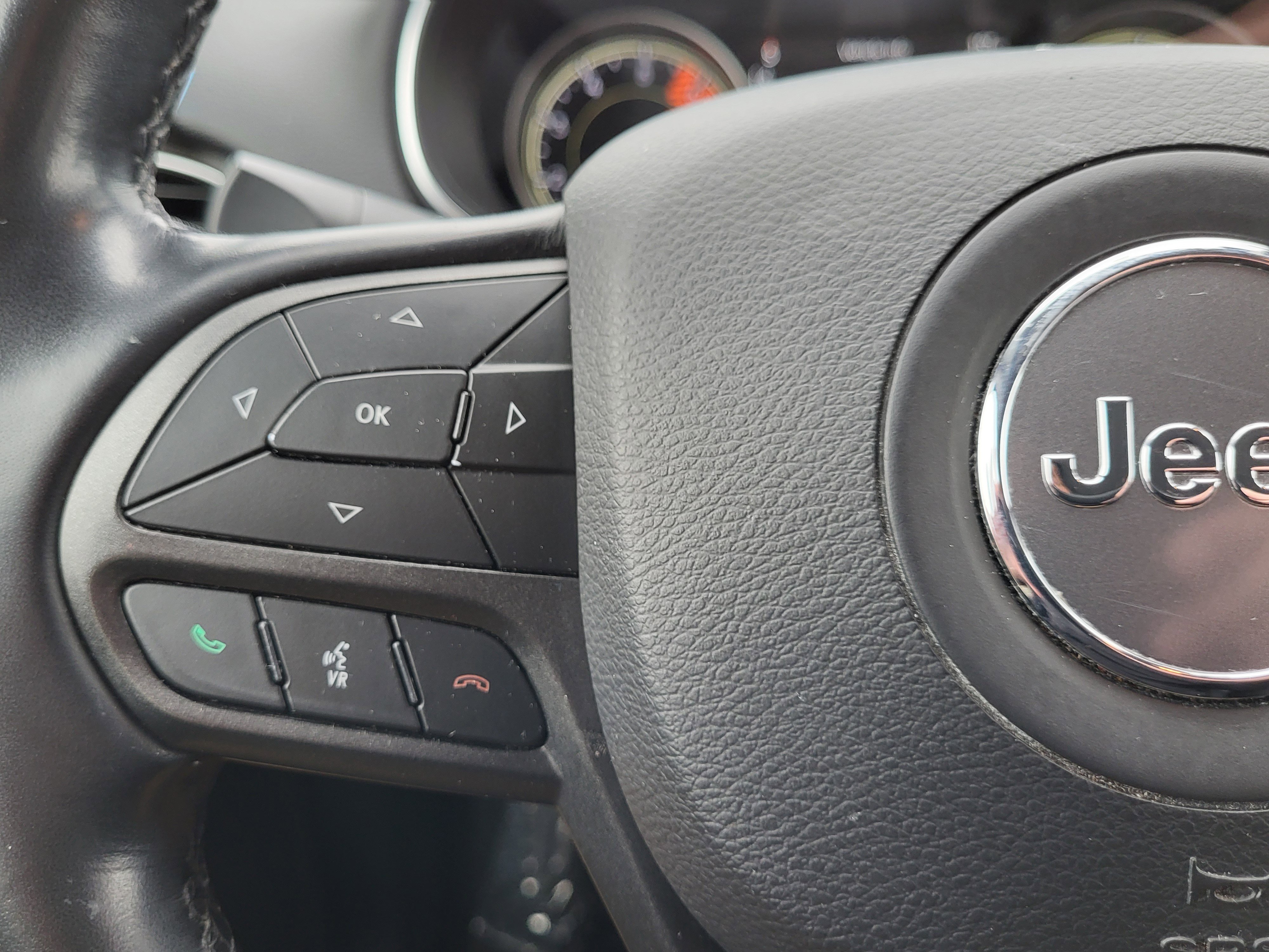 Used 2020 Jeep Cherokee Trailhawk image 25