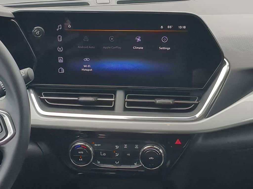 Used 2025 Chevrolet Trax LT w/ LT Convenience Package image 17
