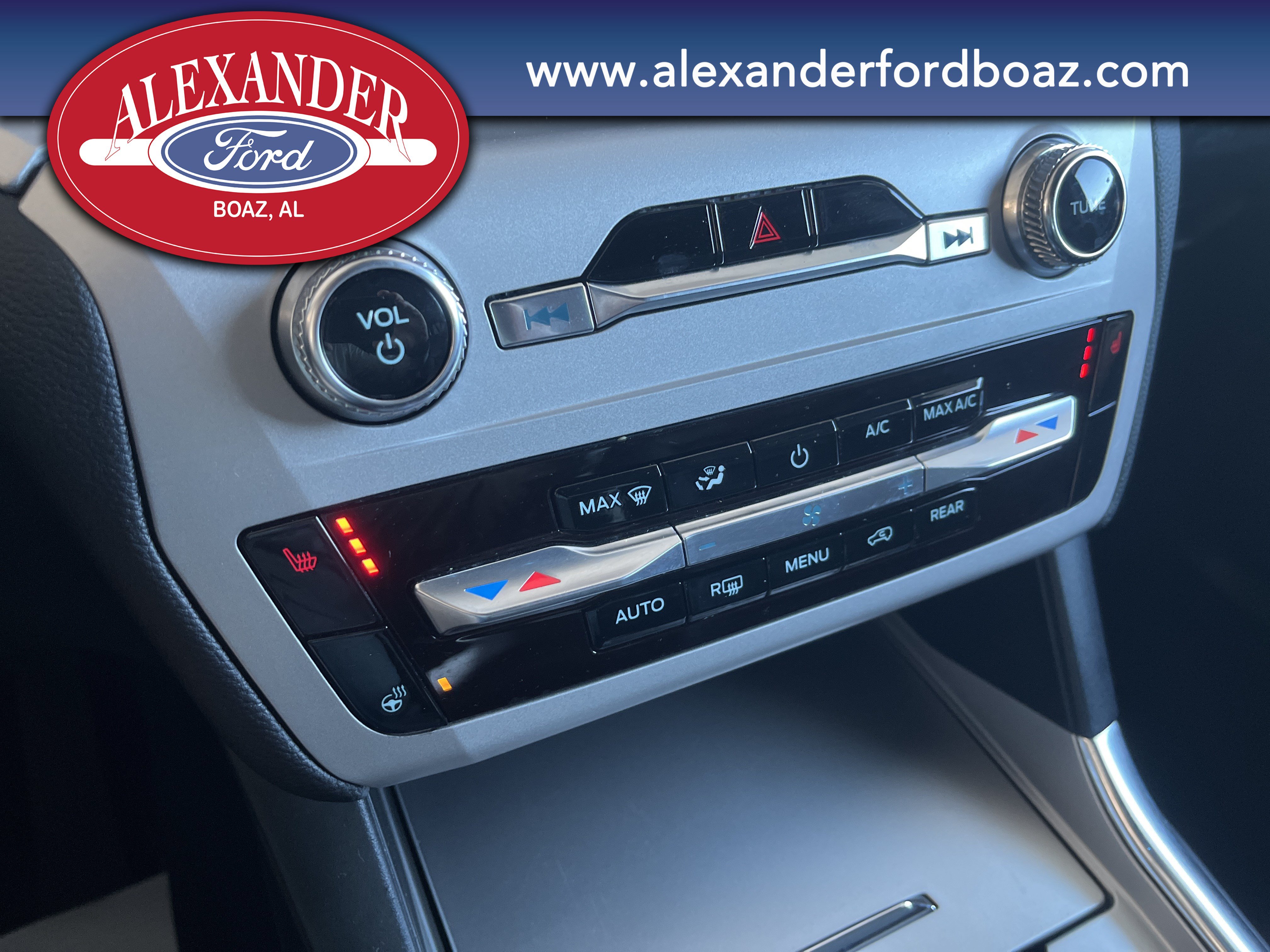 Used 2023 Ford Explorer XLT w/ Equipment Group 202A AWD/4WD image 23