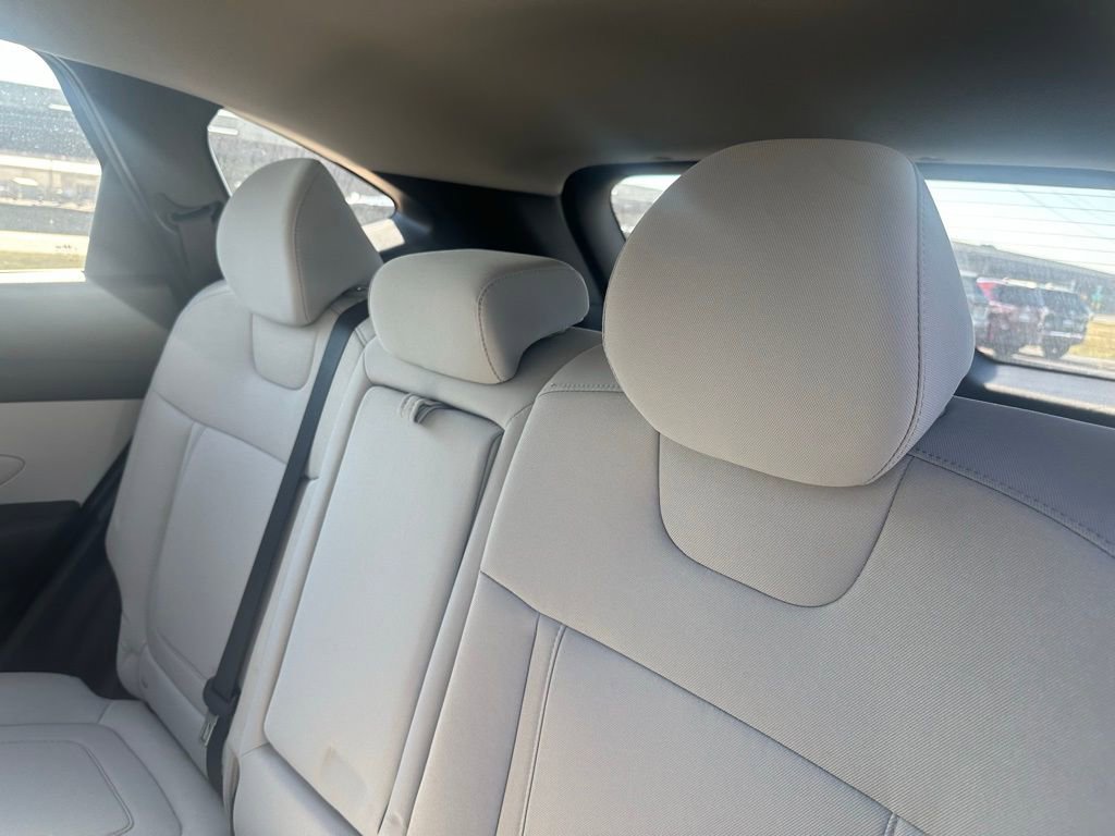 Used 2025 Hyundai Tucson SE image 24