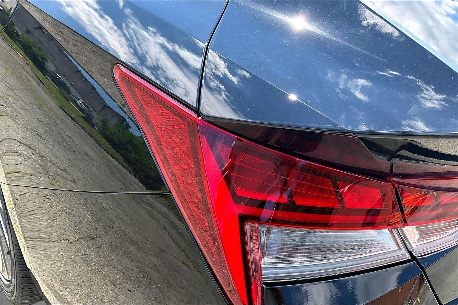 New 2026 Hyundai Elantra Limited FWD image 12