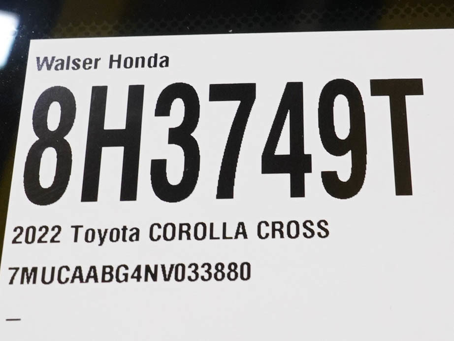 Used 2022 Toyota Corolla Cross LE AWD/4WD image 25