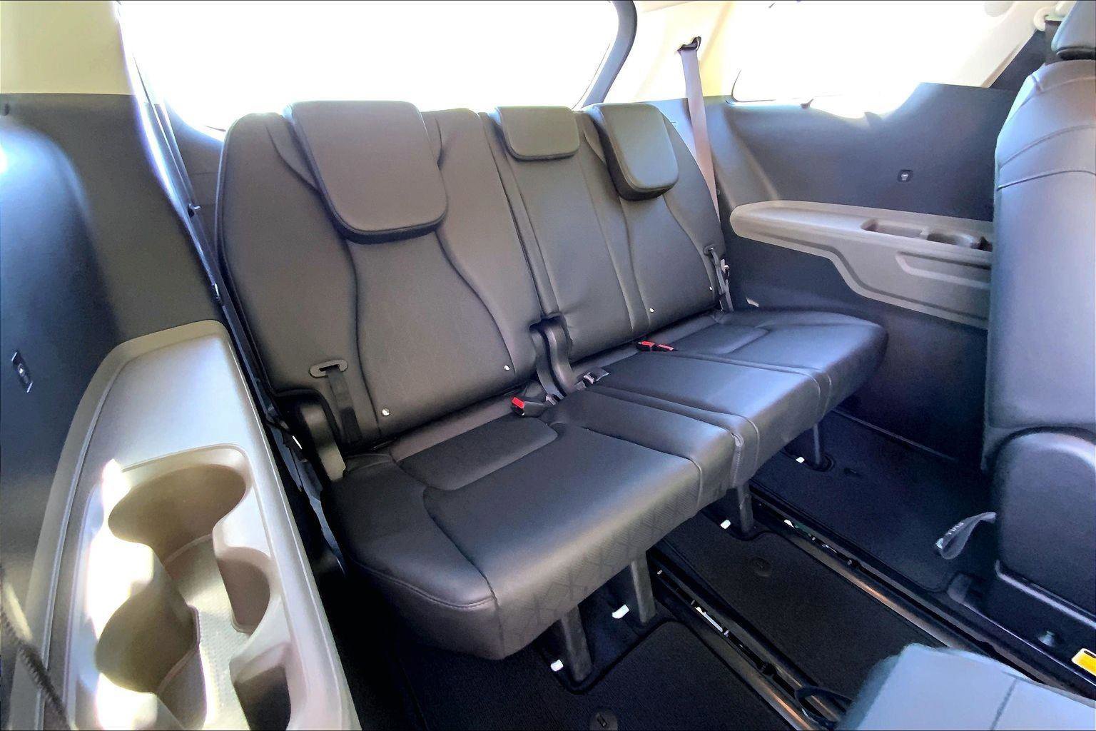Used 2026 Kia Carnival EX FWD image 25