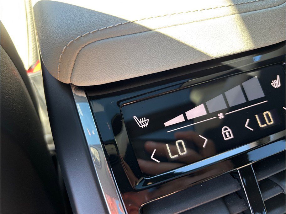 Used 2024 Volvo V60 B5 Cross Country Ultimate w/ Climate Package image 44