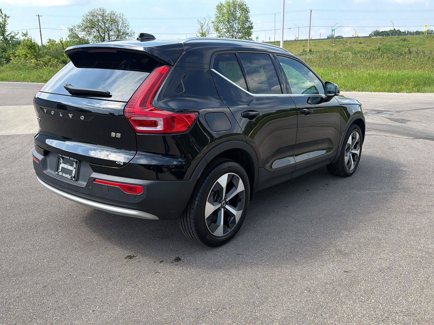Used 2023 Volvo XC40 B5 Plus w/ Climate Package AWD/4WD image 5