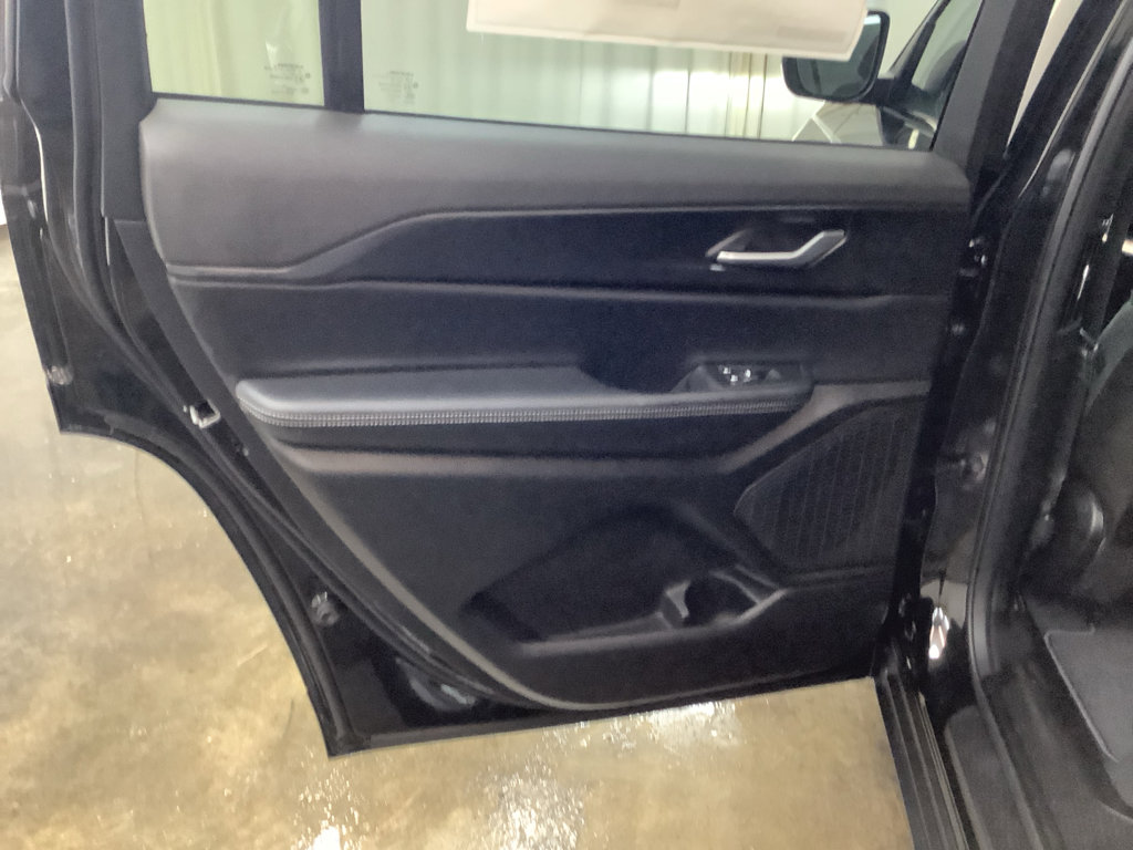 New 2025 Jeep Grand Cherokee L Laredo image 25