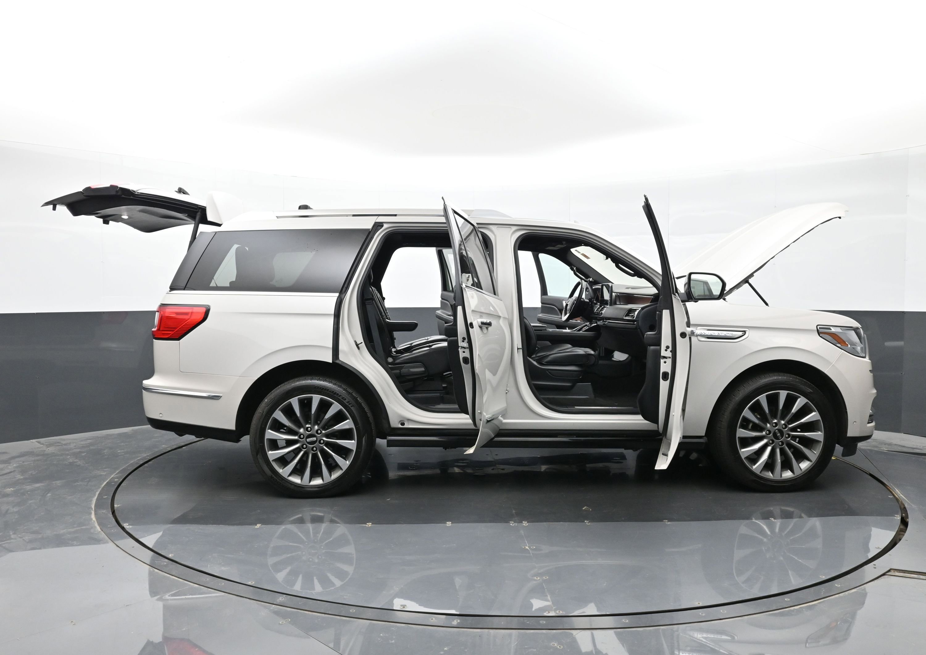 Used 2019 Lincoln Navigator Select w/ Technology Package AWD/4WD image 46
