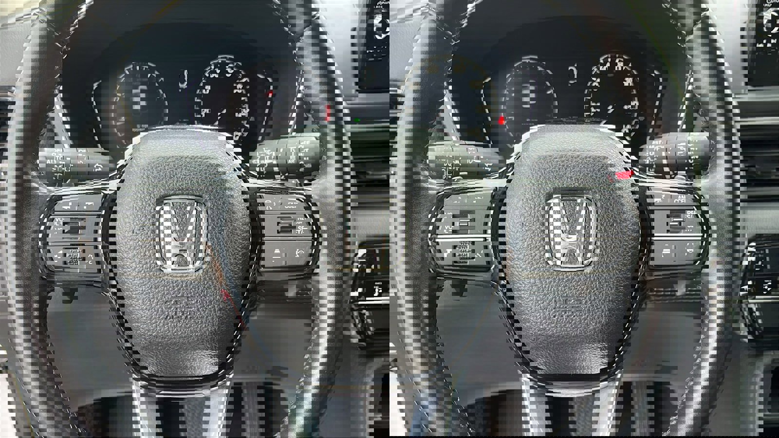 Used 2024 Honda Pilot Touring image 11