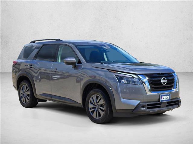 Used 2024 Nissan Pathfinder SV FWD image 3
