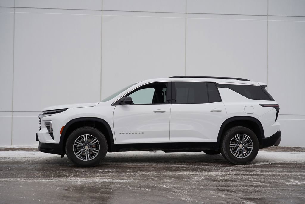 Used 2025 Chevrolet Traverse LT image 6