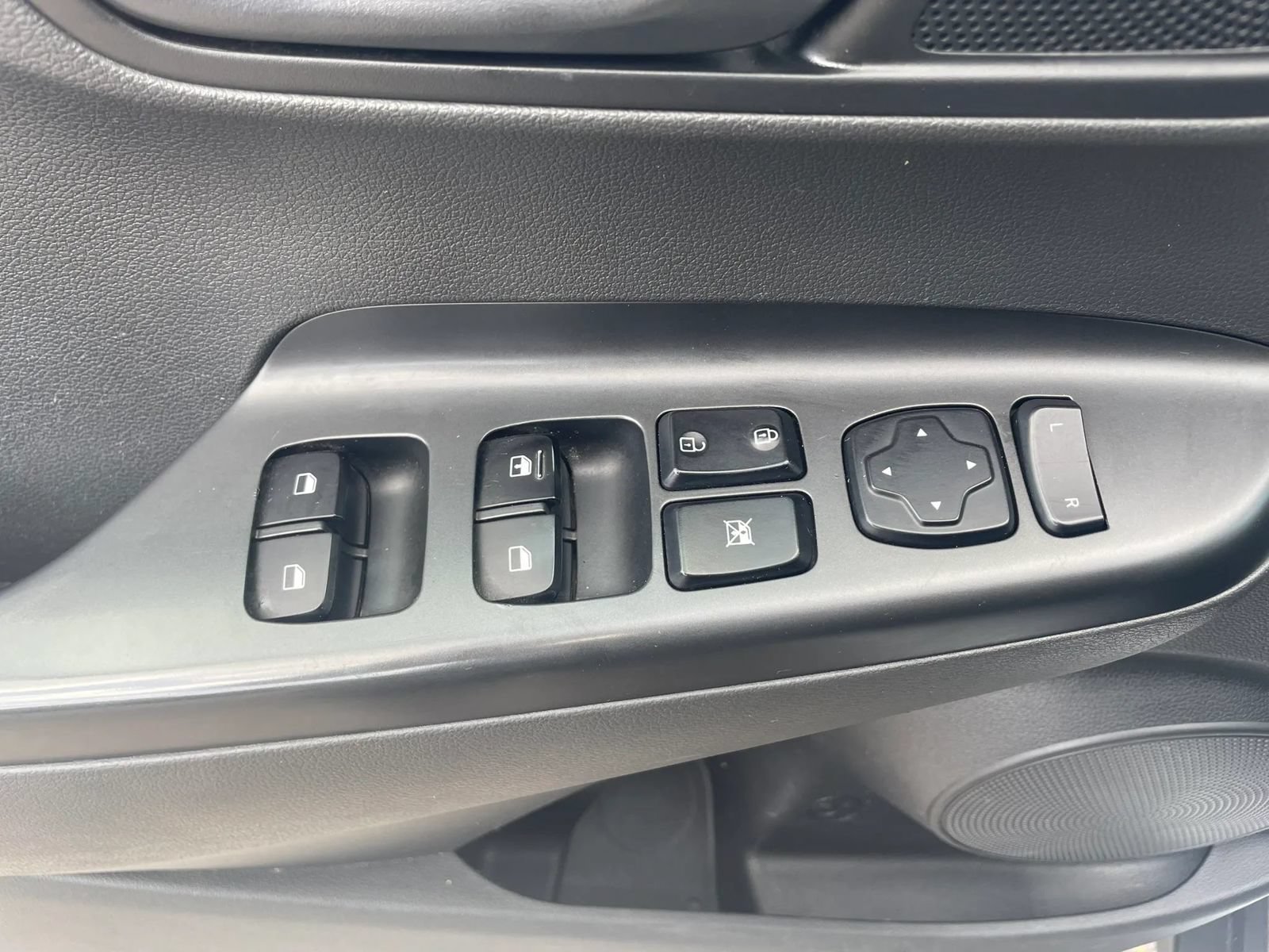Used 2022 Hyundai Kona SEL FWD image 7