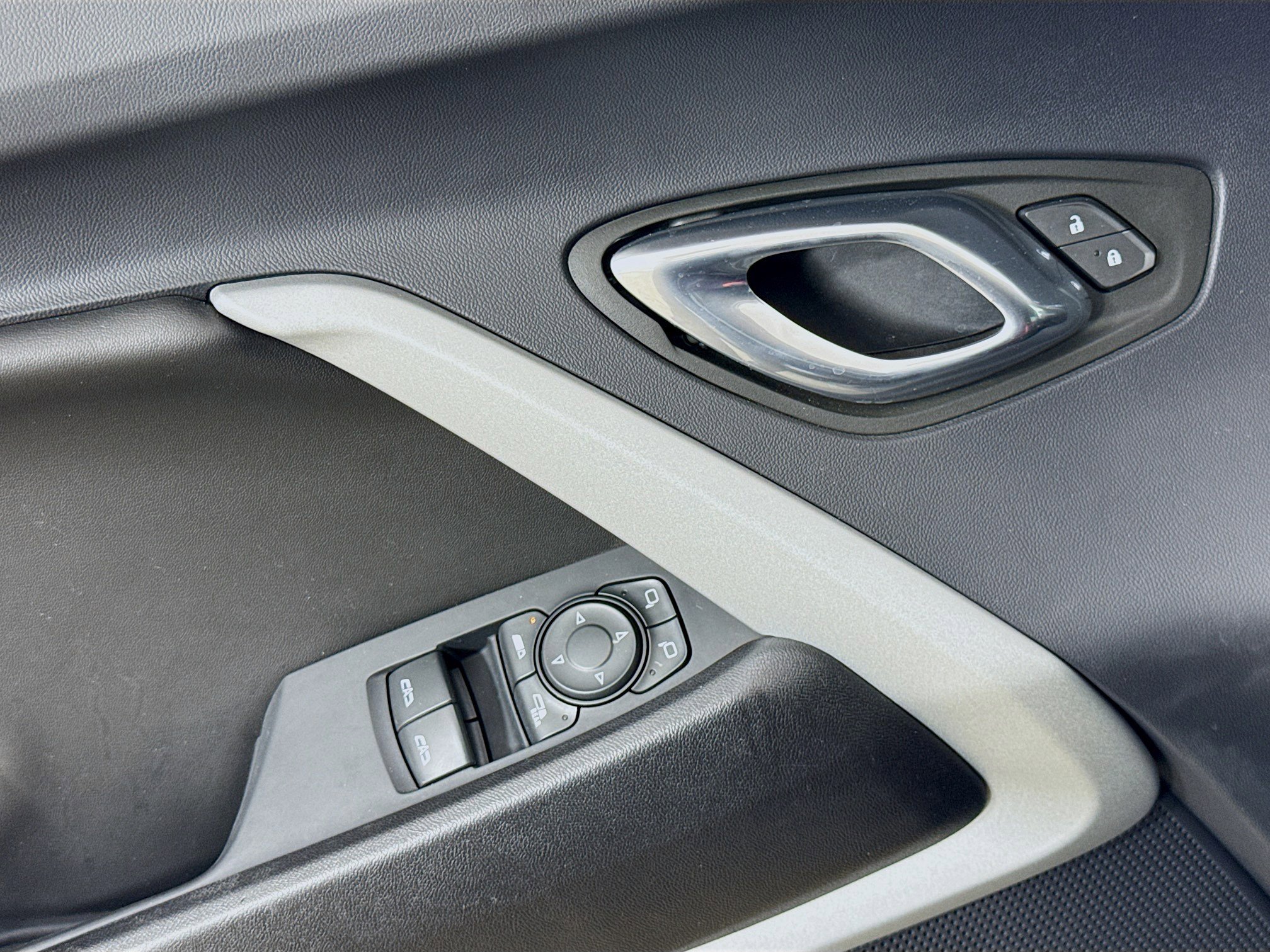 Used 2023 Chevrolet Camaro LT w/ RS Package image 18