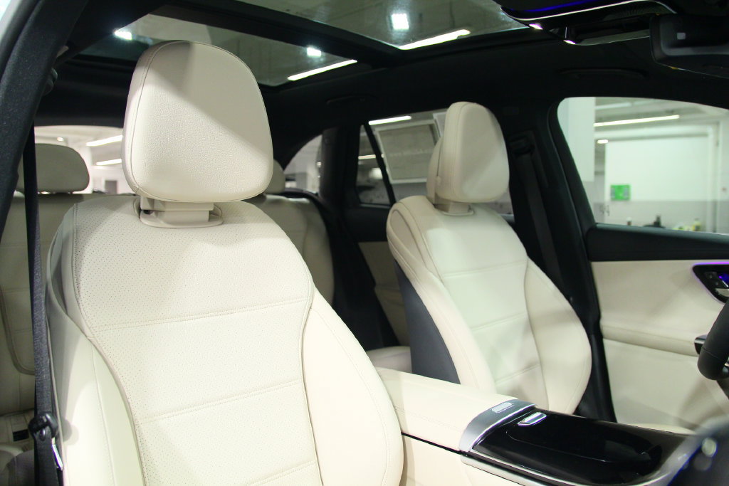 Certified 2025 Mercedes-Benz GLC 300 image 23