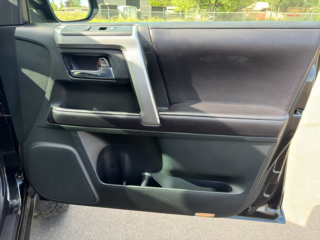 Used 2016 Toyota 4Runner SR5 AWD/4WD image 13