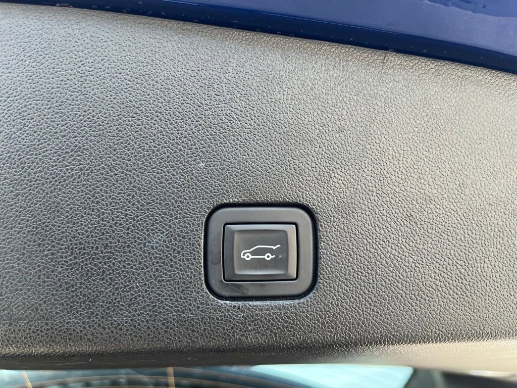 Used 2025 Cadillac XT6 Luxury AWD/4WD image 13