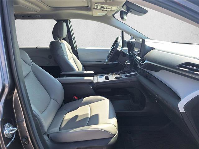 Used 2025 Toyota Sienna XLE w/ XLE Plus Package image 21
