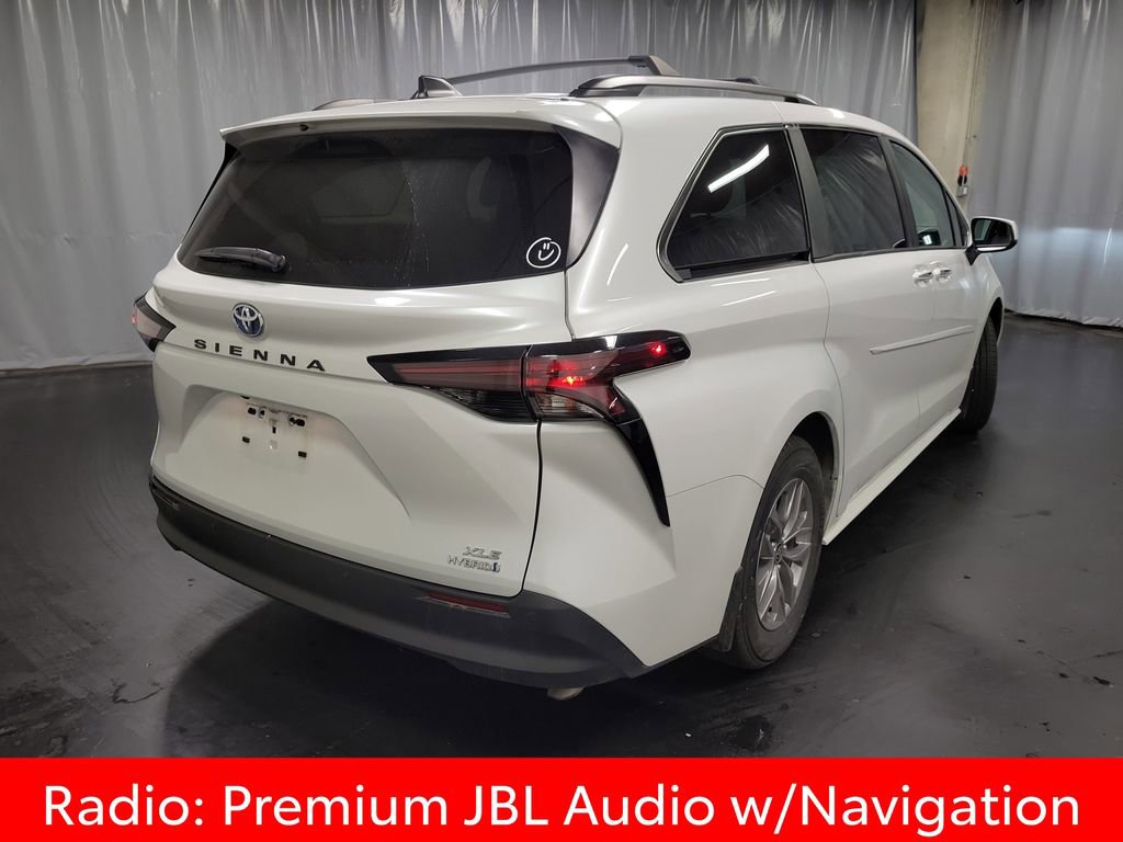 Used 2024 Toyota Sienna XLE w/ XLE Plus Package image 8