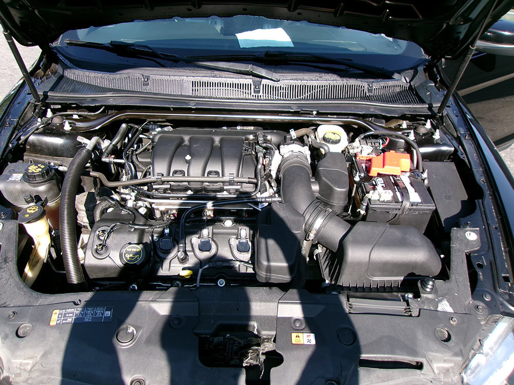 Used 2017 Ford Taurus SEL FWD image 11