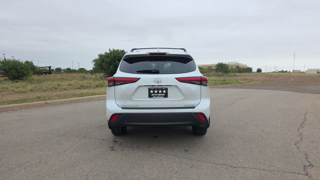 Used 2023 Toyota Highlander XLE AWD/4WD image 7