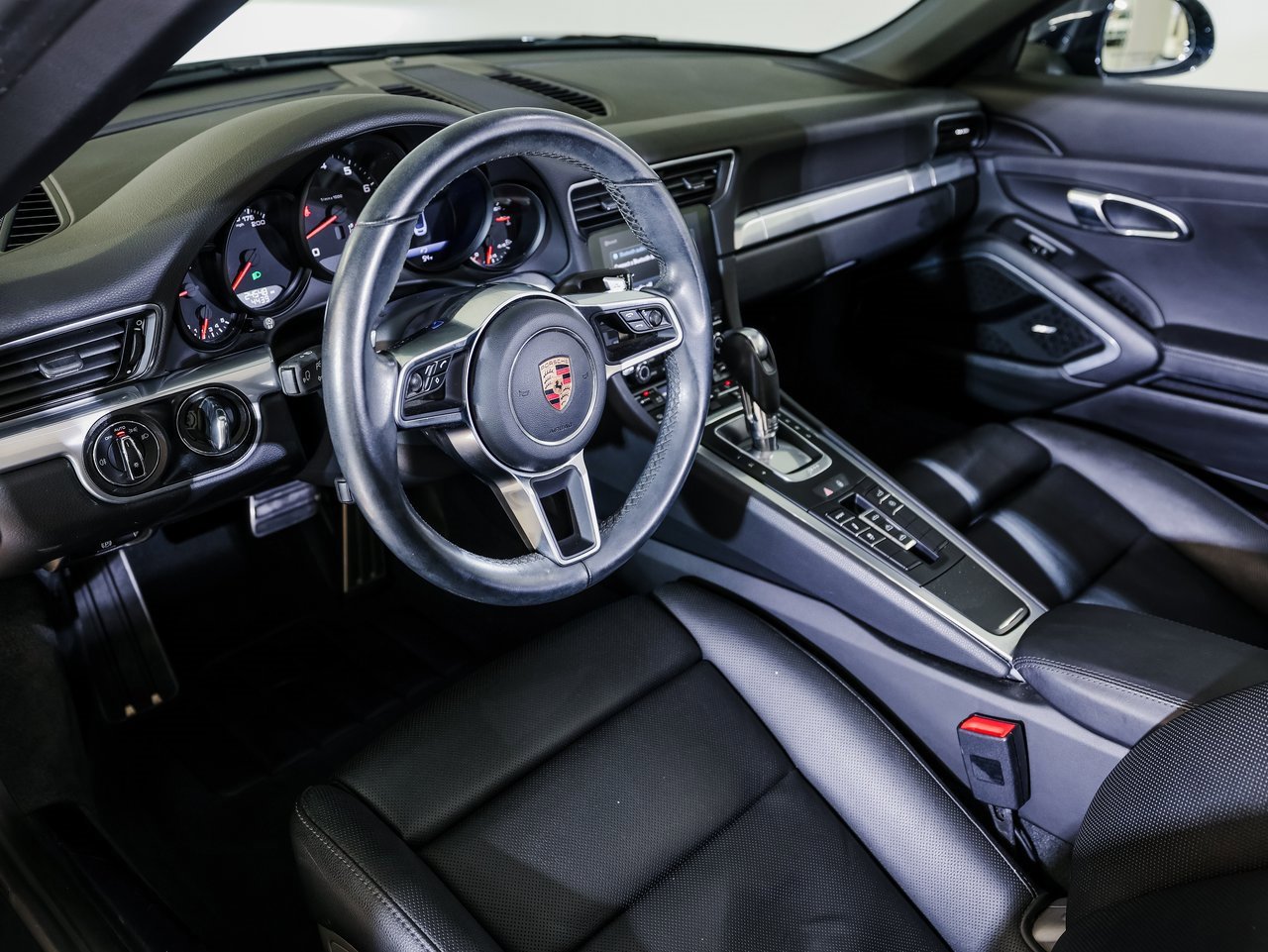 Used 2017 Porsche 911 Carrera 4 image 4