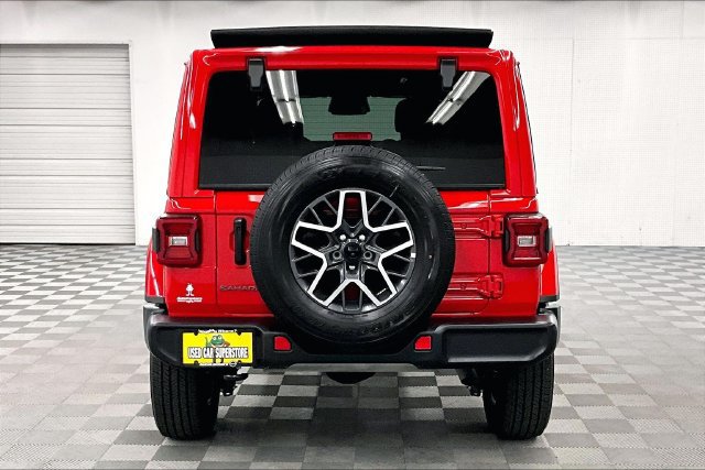 Used 2026 Jeep Wrangler Unlimited Sahara AWD/4WD image 5