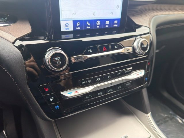 Used 2022 Ford Explorer Platinum w/ Equipment Group 601A AWD/4WD image 33