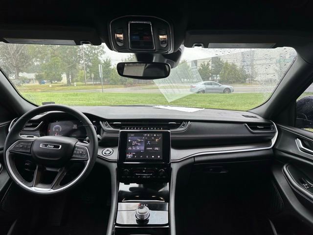 Used 2023 Jeep Grand Cherokee Altitude image 29