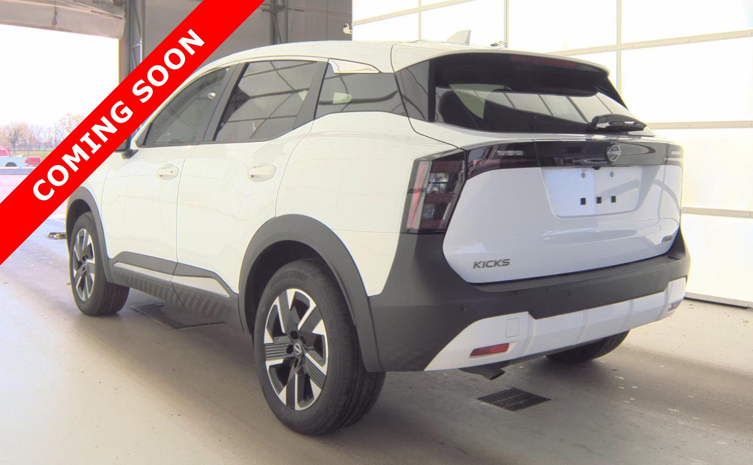 Used 2025 Nissan Kicks SV AWD/4WD image 4